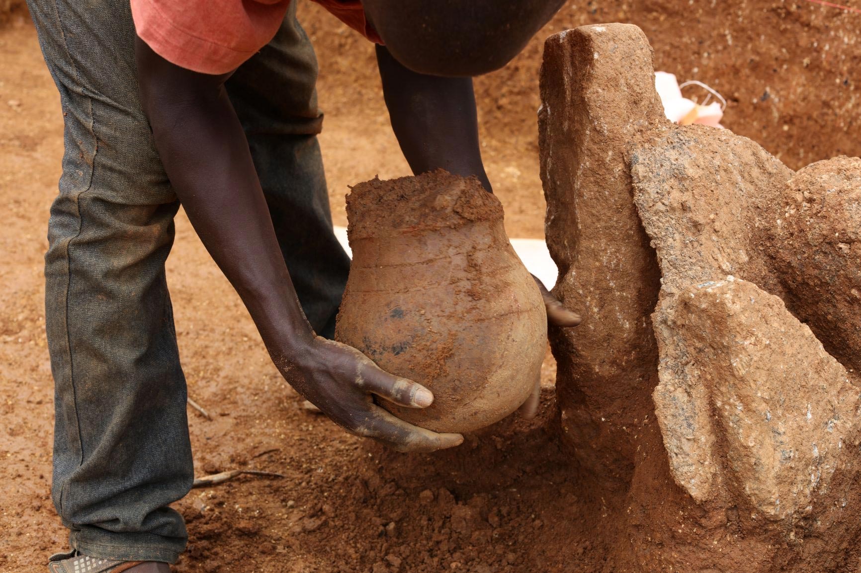 Les archéologues découvrent les plus anciennes preuves directes de la collecte de miel en Afrique dans les anciens pots d'argile