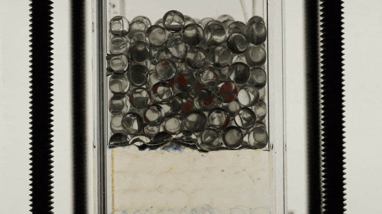 «Voir à travers le sol» pour étudier le fonctionnement caché des hydrogels pourrait aider les agriculteurs à gérer les sécheresses futures