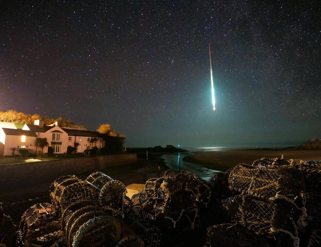 Cosmic Fireball allume toute la côte près de la ville de Seaside 