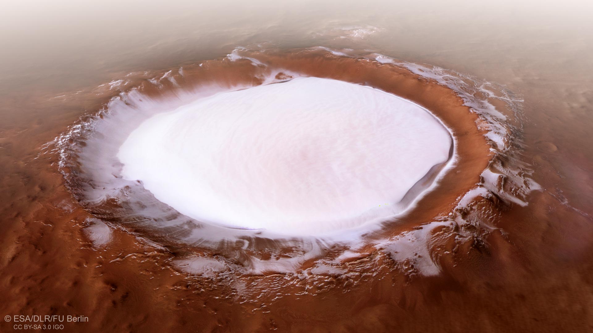 Voir un vol étonnant sur Korolev Crater sur Mars via Mars Express