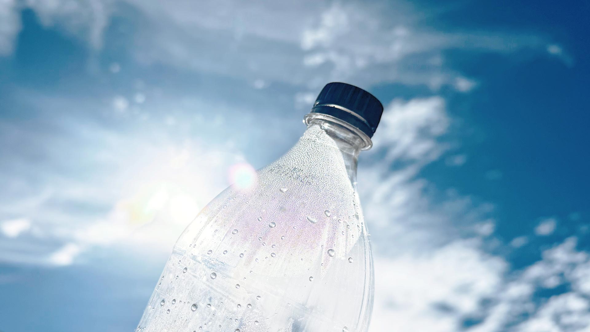 Des scientifiques font une percée en transformant les déchets plastiques en carburant propre grâce à la lumière du soleil