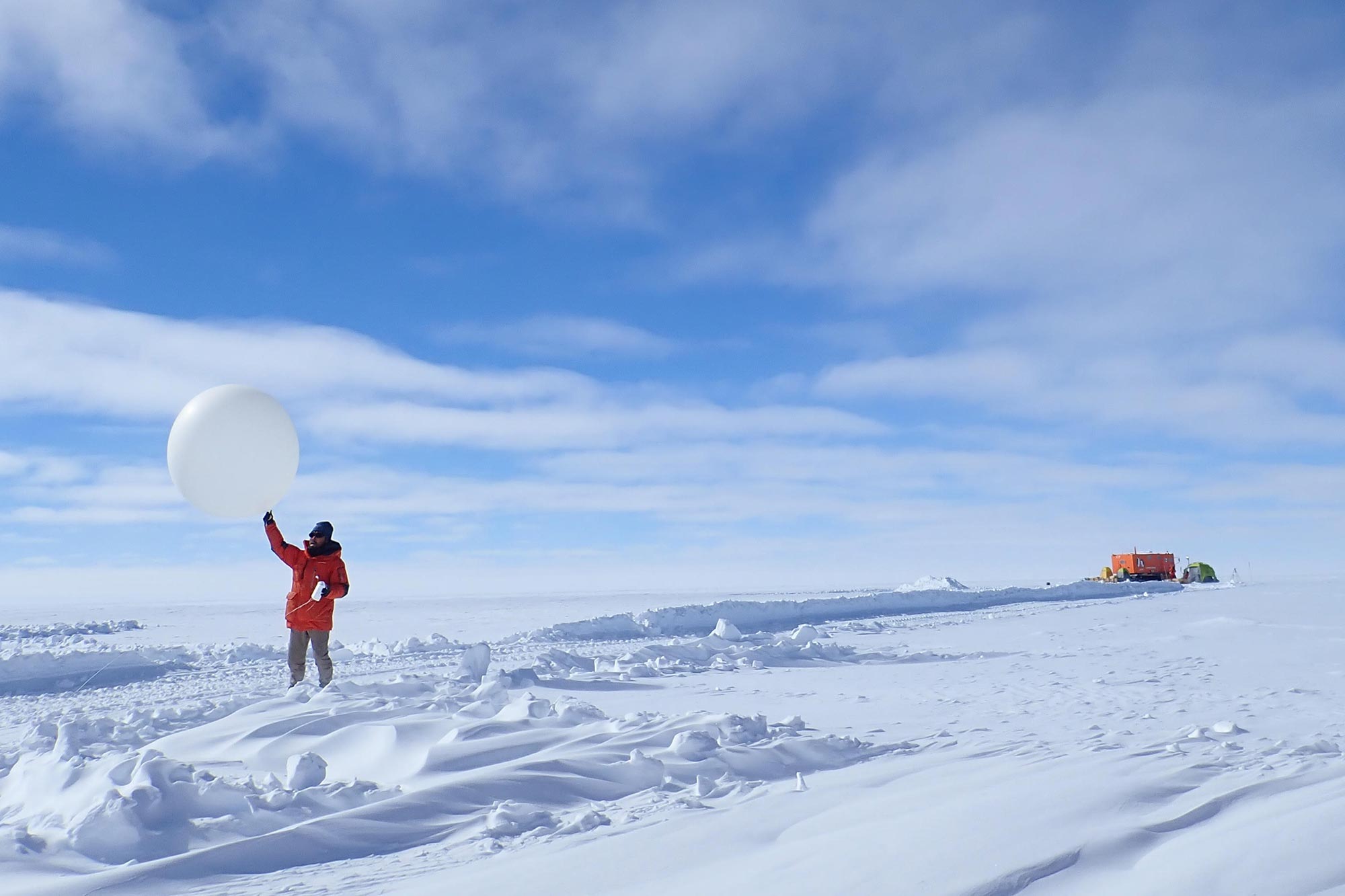 Les tempêtes de l'antarctique altérant et l'importance des données de ballon météo