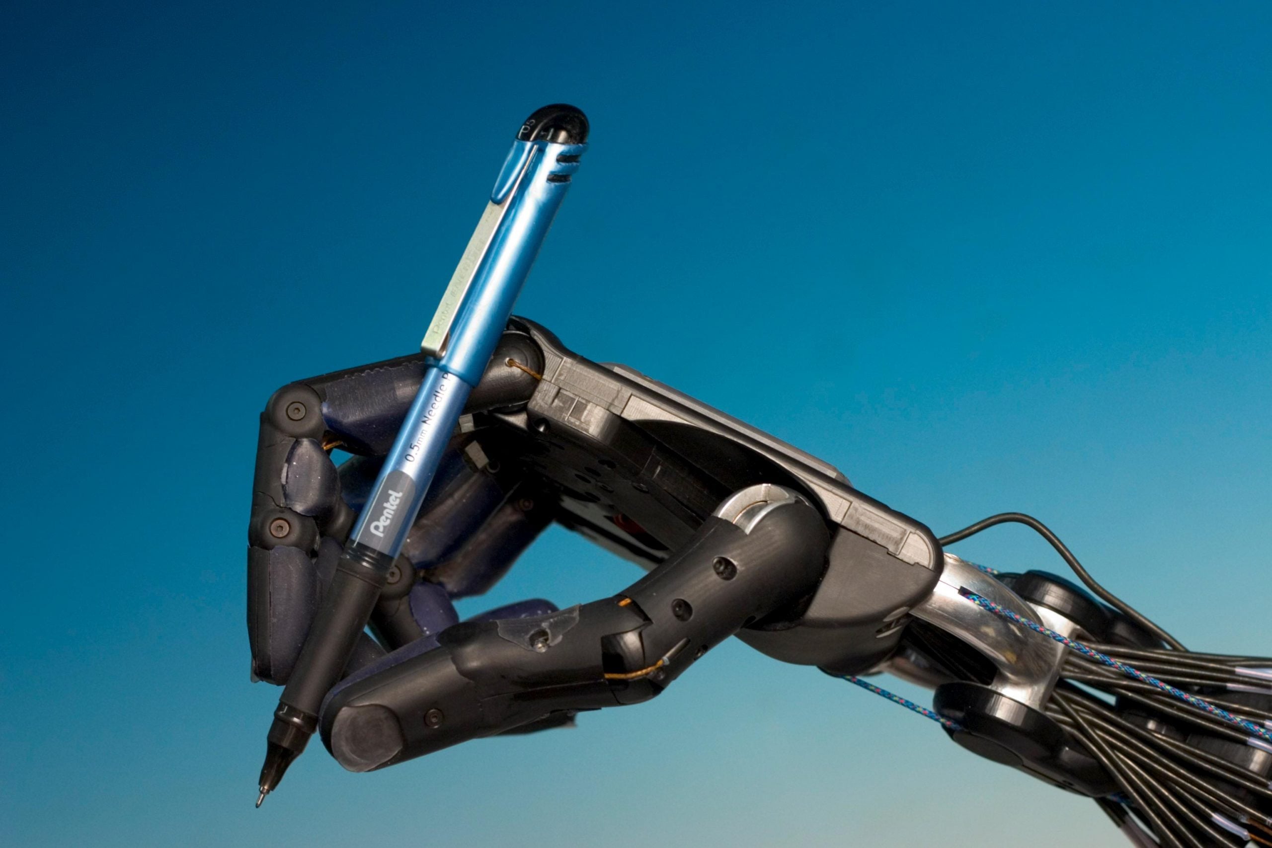 Robot Shadow: les algorithmes AI rapprochent les mains du robot un pas de plus de l'homme