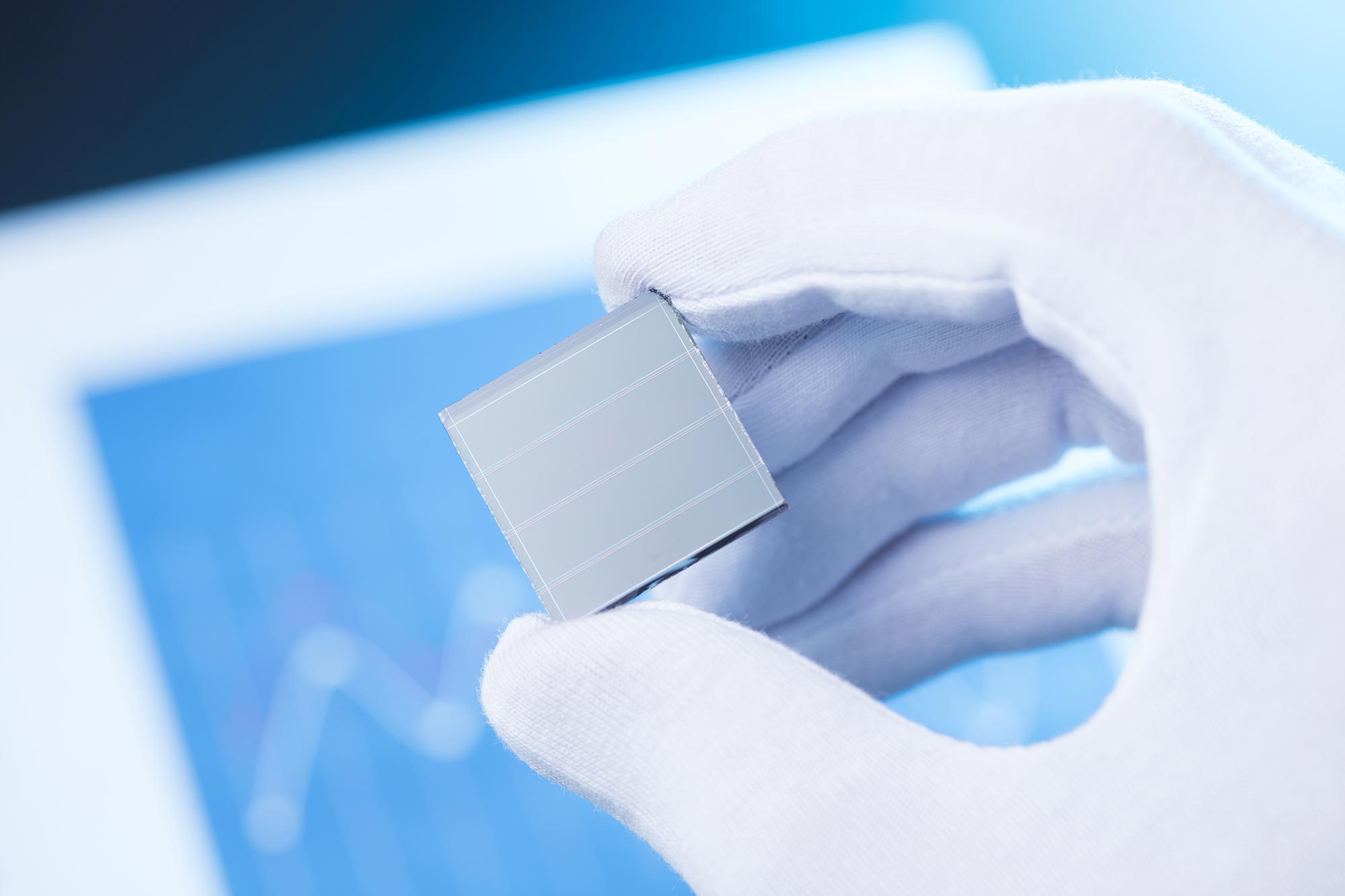 Ce panneau solaire révolutionnaire génère de l'énergie à partir de la lumière du soleil et des gouttes de pluie