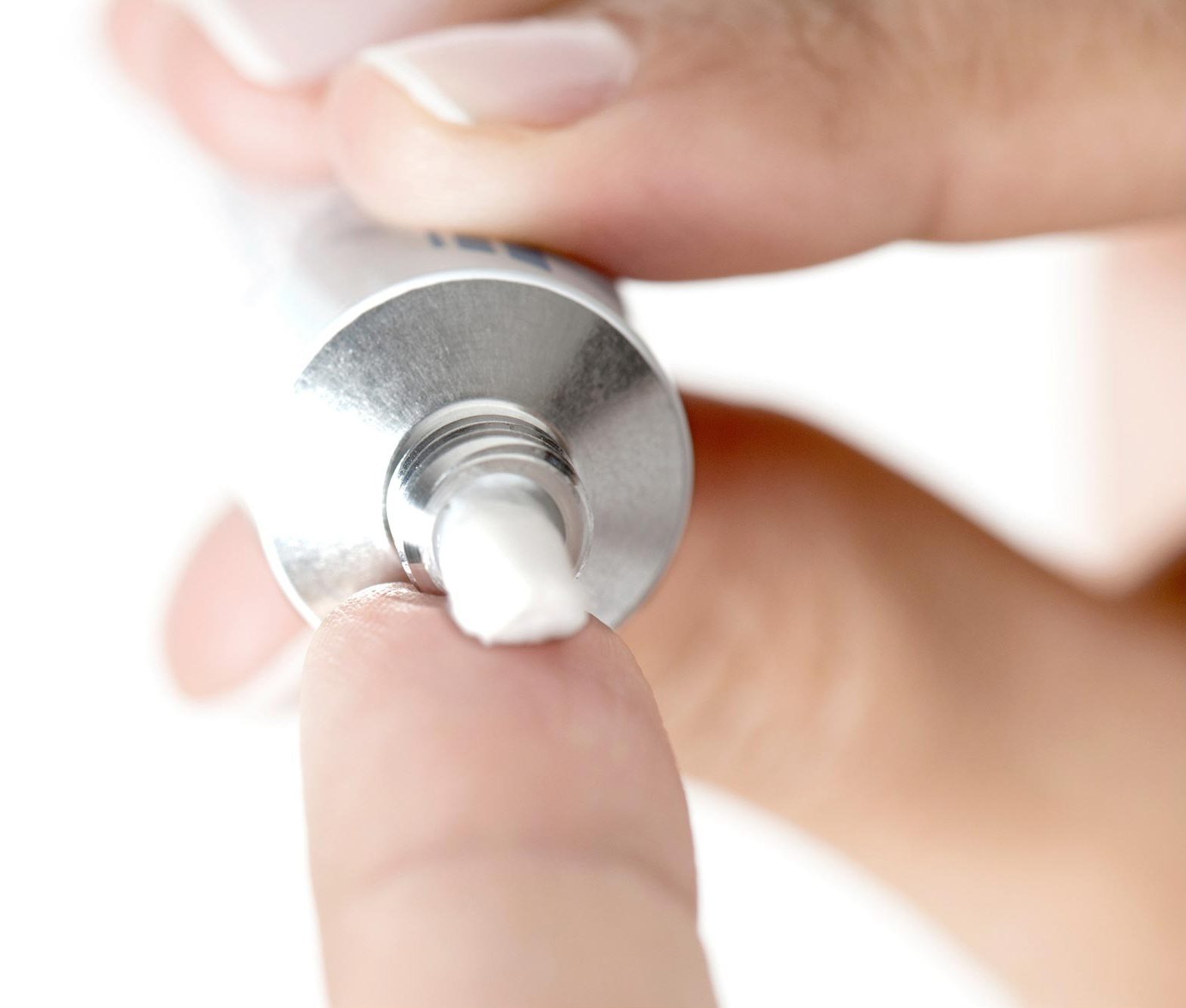 Plus d'aiguilles: les scientifiques de Stanford créent un vaccin vivant et indolore que vous frottez sur votre peau