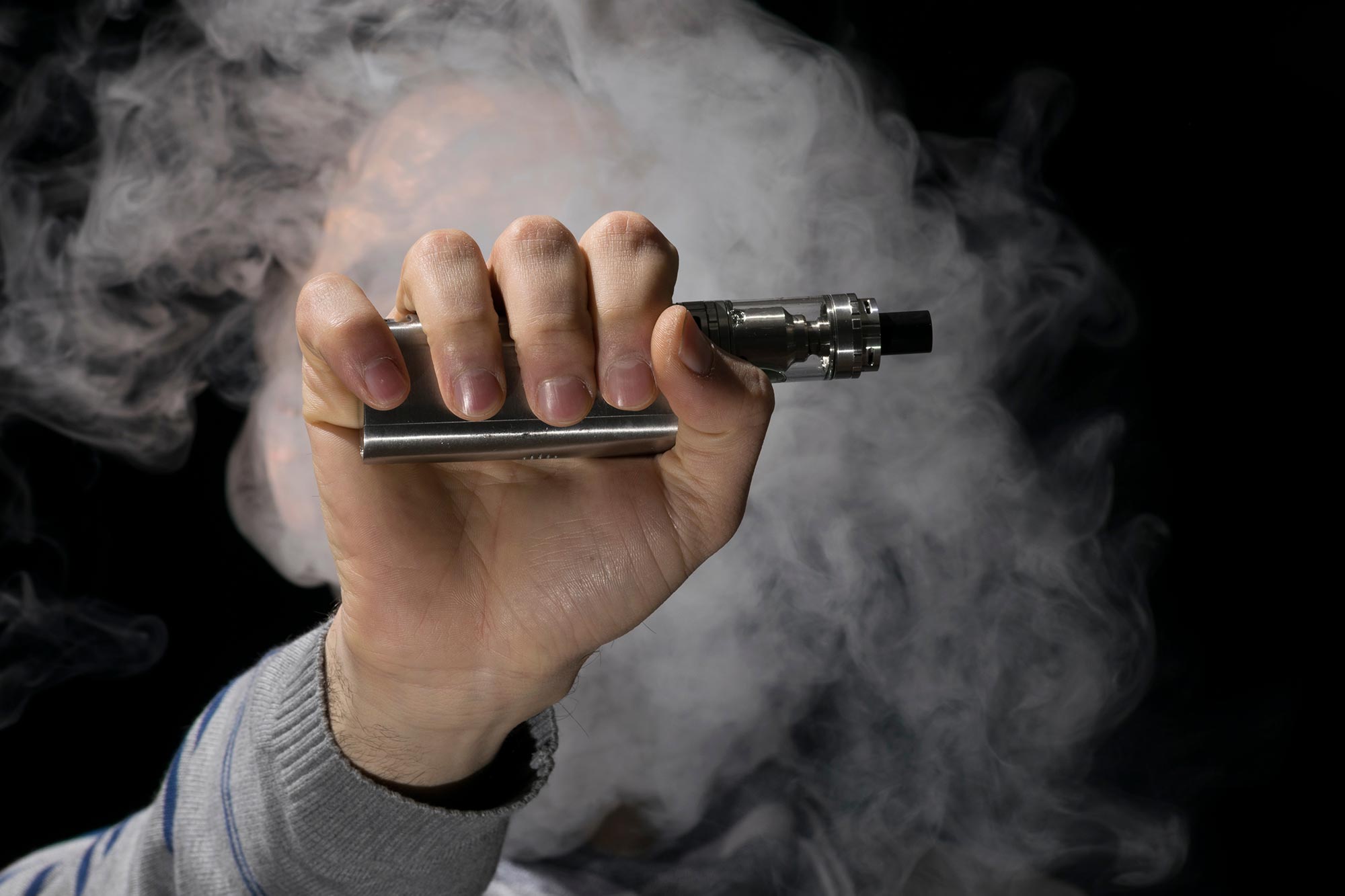 L'expert dit que les huiles ajoutées aux produits de vapotage causent des dommages aux poumons