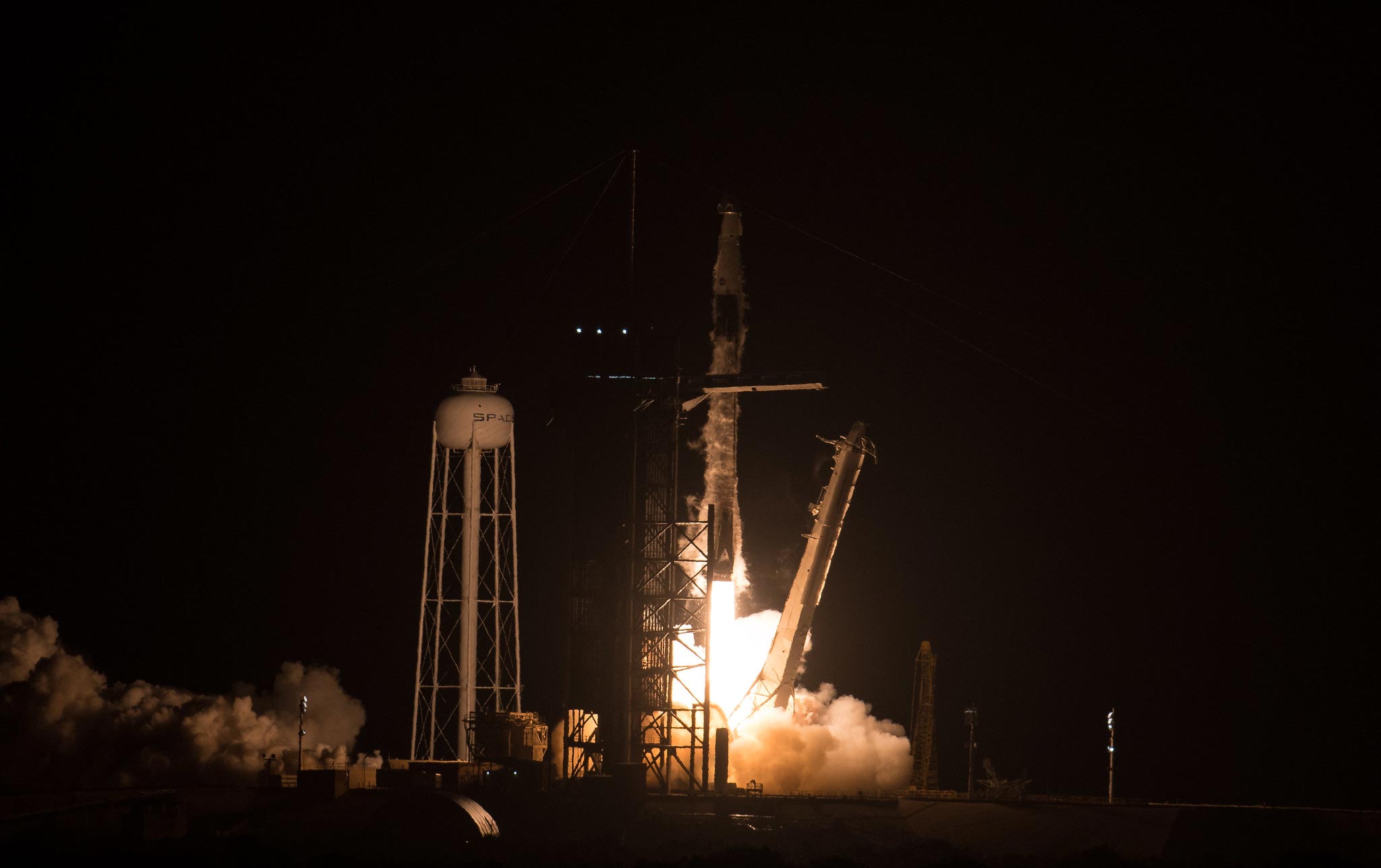DÉCOLLAGE! Les astronautes de Crew-4 de la NASA Spacex Crew-4 commencent leur voyage vers la station spatiale