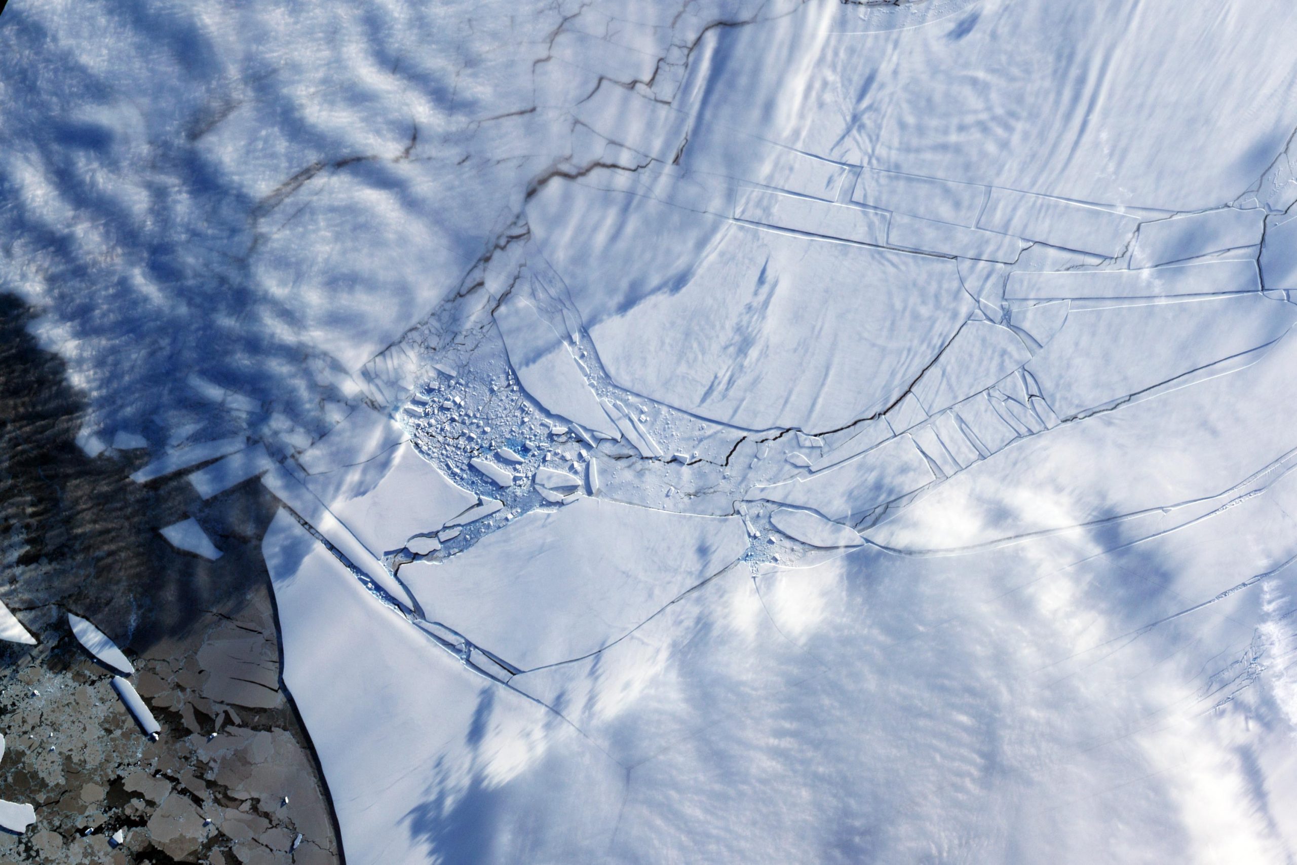 Élévation catastrophique du niveau de la mer de la fusion de l'Antarctique possible si l'accord sur le climat de Paris n'est pas respecté